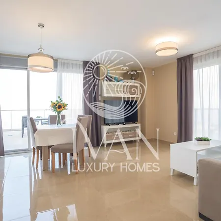 Casa Dajumai Ivan Luxury Homes 7ªplta Frontal 1ªlínea